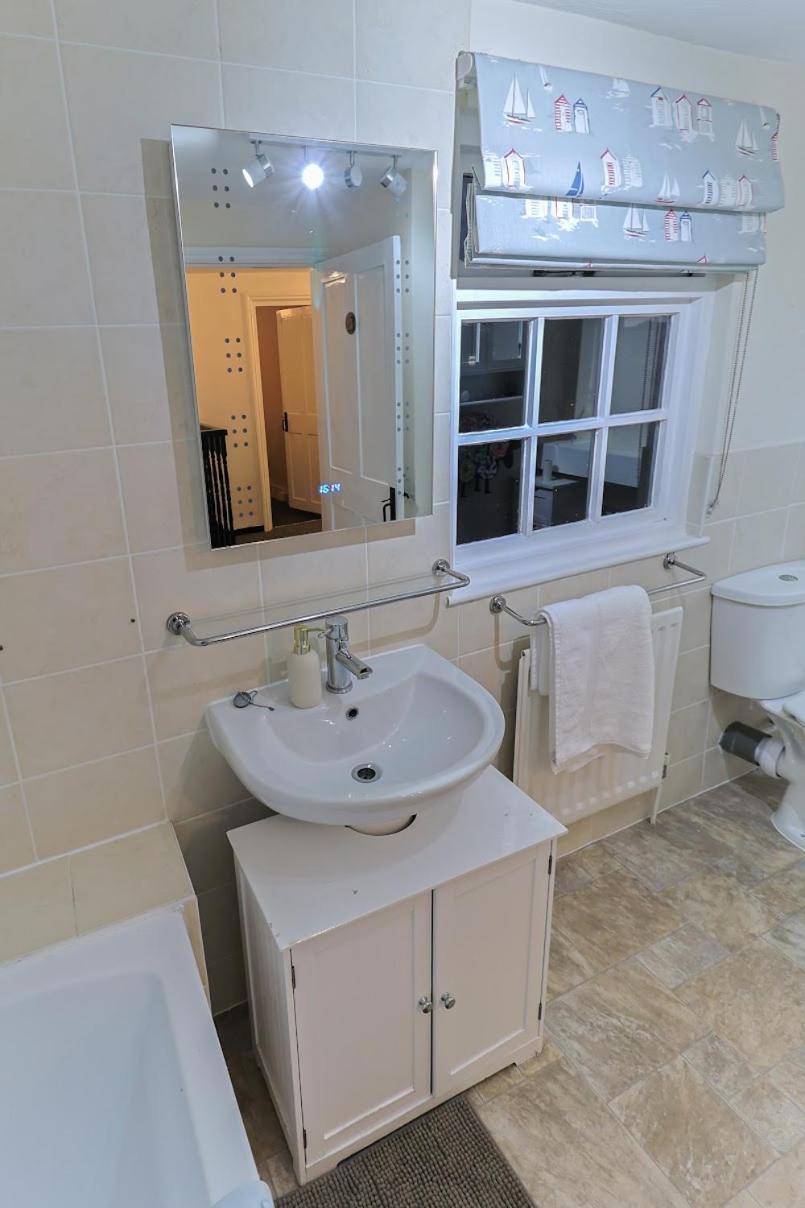 Bay Tree Cottage, Sleeps 7 Close To The Marina 伯纳姆克劳奇 外观 照片
