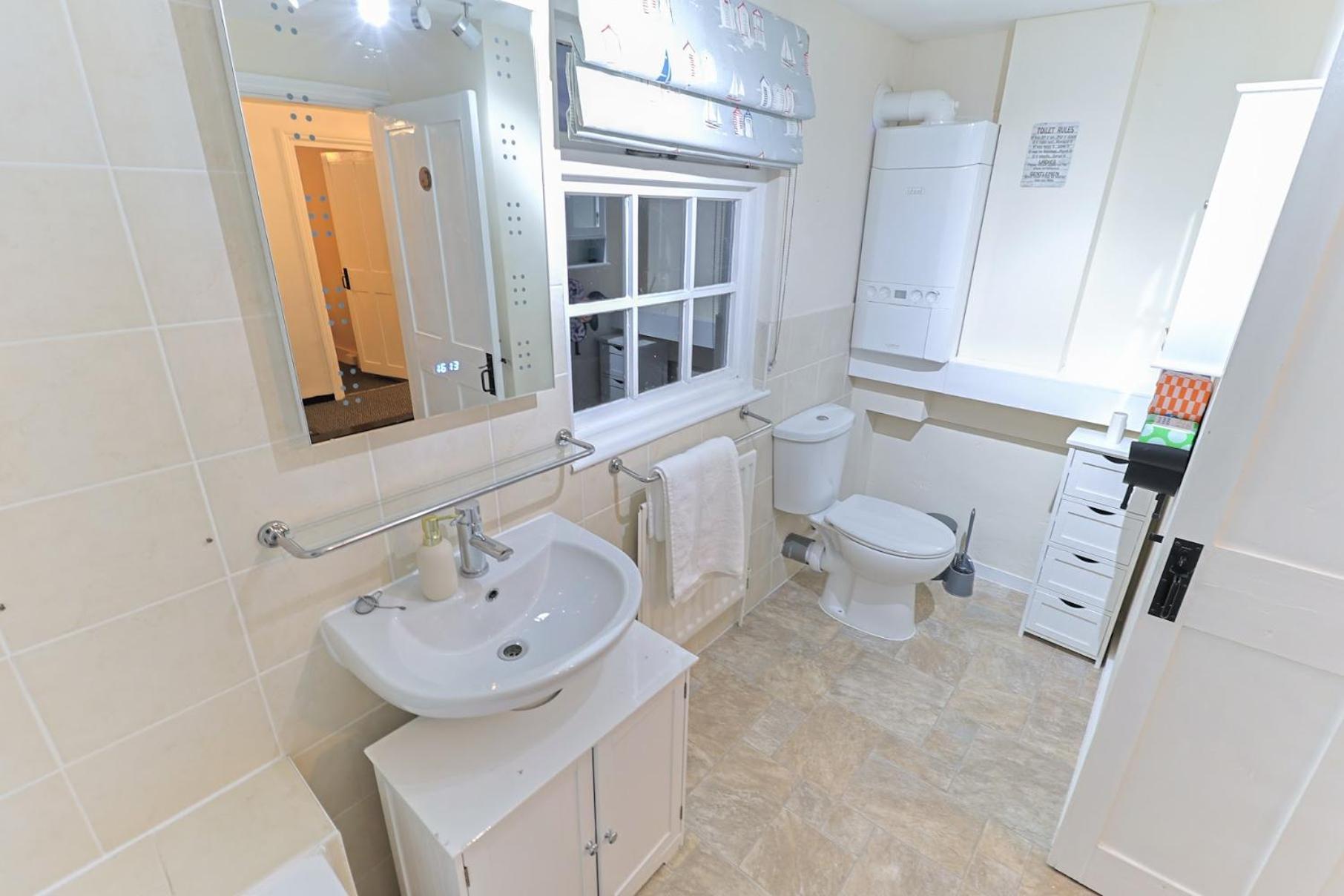 Bay Tree Cottage, Sleeps 7 Close To The Marina 伯纳姆克劳奇 外观 照片